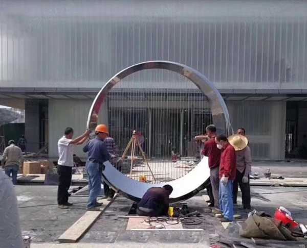現代園林景觀雕塑如何進行包裝運輸？優(yōu)藝雕塑廠家為您支招